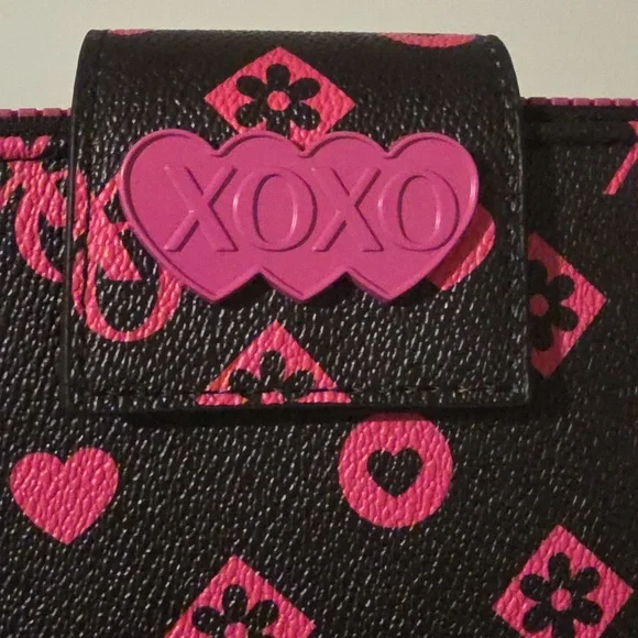 XOXO NWT Pink and Black Large Wristlet - Picture 2 of 7
